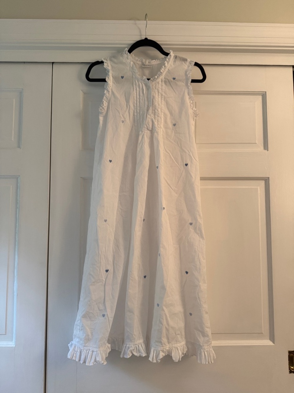 Sleeveless White Nightgown with Blue Heart Embroidery